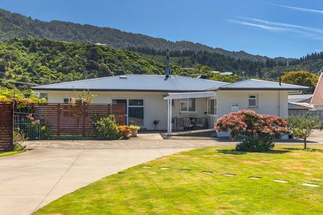 Photo of property in 36 Kent Street, Picton, 7220