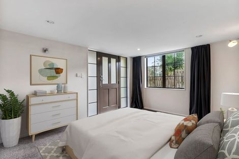 Photo of property in 120 Gossamer Drive, Pakuranga Heights, Auckland, 2010