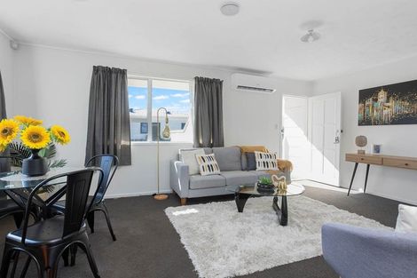 Photo of property in 2/89 Bruce Mclaren Road, Henderson, Auckland, 0612