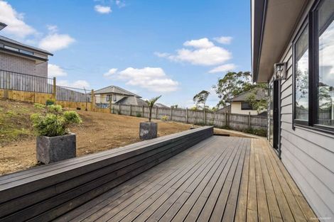 Photo of property in 5 Younger Lane, Massey, Auckland, 0614
