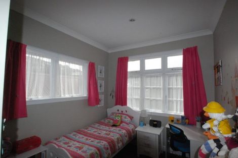 Photo of property in 70 Salford Street, Newlands, Wellington, 6037