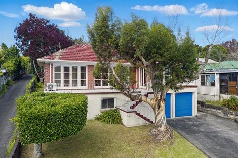 Photo of property in 18 Millbrook Road, Henderson, Auckland, 0612