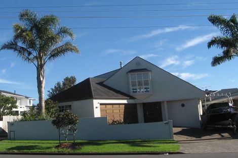 Photo of property in 2/15 Bradbury Road, Botany Downs, Auckland, 2010