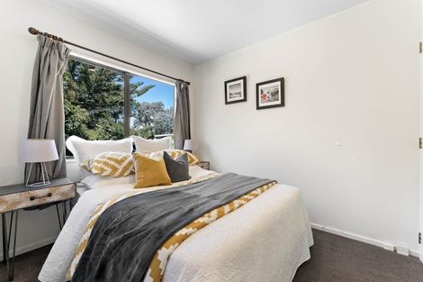 Photo of property in 2/20 Jonathan Place, Sunnynook, Auckland, 0620