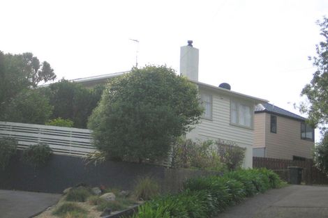 Photo of property in 16 Lane Crescent, Tawa, Wellington, 5028