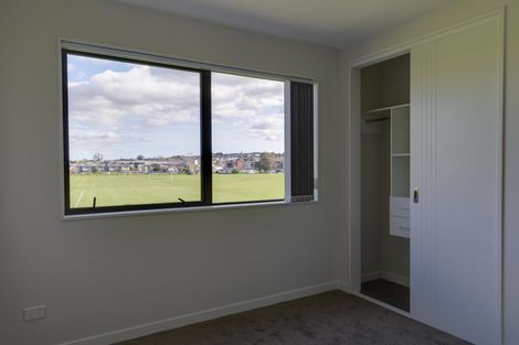Photo of property in 4/21 Akoranga Drive, Northcote, Auckland, 0627