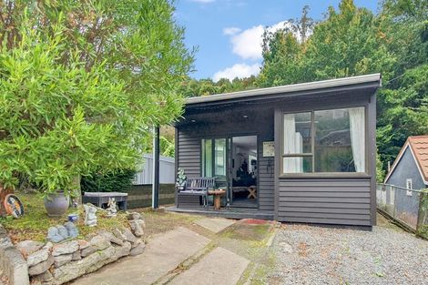 Photo of property in 38 Hawkhurst Road, Lyttelton, 8082