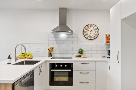 Photo of property in 6/42 Fields Parade, Oteha, Auckland, 0632