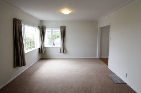 Photo of property in 519a East Coast Road, Murrays Bay, Auckland, 0630