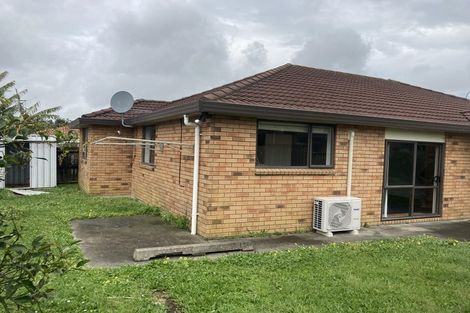 Photo of property in 10 Waldos Way, Mangere, Auckland, 2022