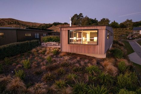 Photo of property in 6 Akitu Rise, Wanaka, 9305