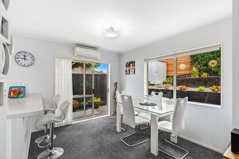 Photo of property in 24 Millstream Drive, Henderson, Auckland, 0610