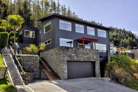 Photo of property in 75 Hensman Road, Queenstown, 9300
