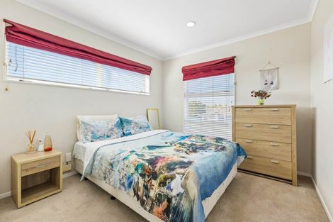 Photo of property in 39 Stranraer Crescent, Wattle Downs, Auckland, 2103