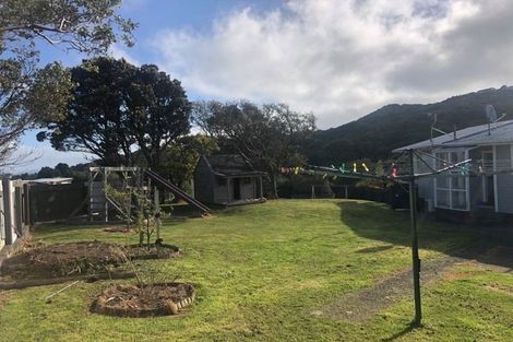 Photo of property in 5 Holly Grove, Maungaraki, Lower Hutt, 5010