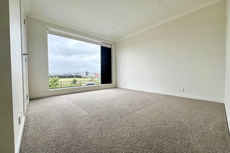 Photo of property in 28 Rauriki Lane, Rosehill, Papakura, 2113