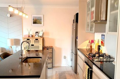 Photo of property in 25 Bejoy Rise, East Tamaki Heights, Auckland, 2016