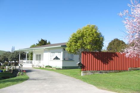 Photo of property in 1 Waitipapa Road, Hunterville, 4730