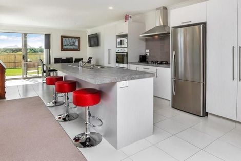 Photo of property in 21 Wai Place, One Tree Point, 0118