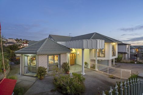 Photo of property in 12 Pistachio Place, Goodwood Heights, Auckland, 2105