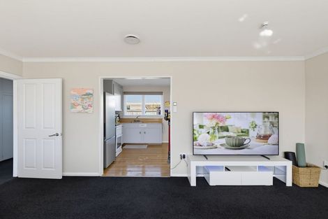 Photo of property in 2/7 Curletts Road, Sockburn, Christchurch, 8042