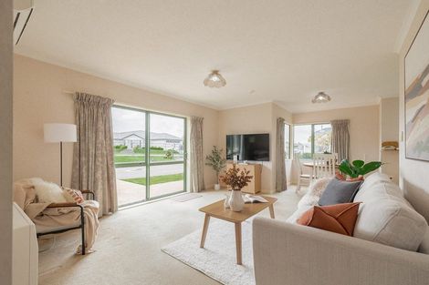 Photo of property in 5 Royal Fern, Kelvin Grove, Palmerston North, 4414