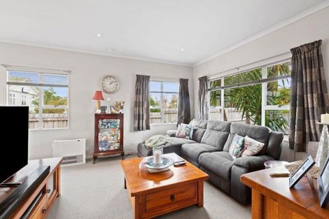 Photo of property in 1/297 Carrington Street, Vogeltown, New Plymouth, 4310