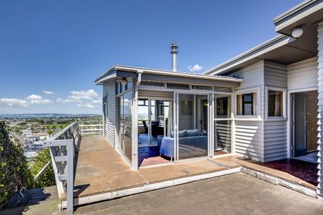 Photo of property in 32 May Avenue, Hospital Hill, Napier, 4110
