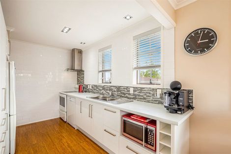 Photo of property in 4/26a Sunnynook Road, Sunnynook, Auckland, 0620