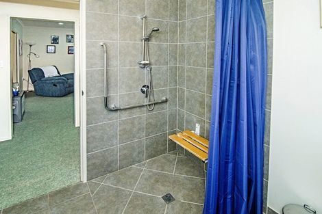 Photo of property in Holdsworth Villas, 11/2 William Donald Drive, Solway, Masterton, 5810