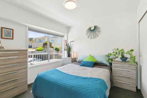 Photo of property in 11/32 Akaroa Drive, Maupuia, Wellington, 6022