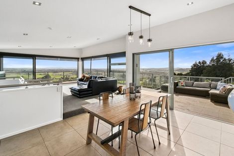 Photo of property in 43 Harry Dreadon Road, Opaheke, Papakura, 2584