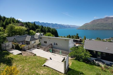 Photo of property in 9 Cameron Place, Fernhill, Queenstown, 9300