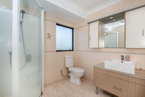 Photo of property in 2/49 College Road, Northcote, Auckland, 0627