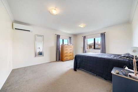 Photo of property in 2 Kirikiri Drive, Papakura, 2110