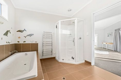 Photo of property in 7a Justin Place, Te Atatu Peninsula, Auckland, 0610