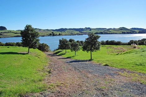 Photo of property in 16 Barnfield Road, Kaiwaka, 0573