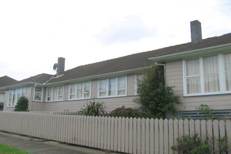 Photo of property in 56 Davidson Crescent, Tawa, Wellington, 5028