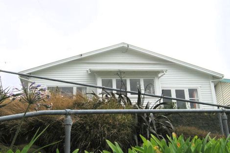 Photo of property in 24 Waikato Street, Island Bay, Wellington, 6023