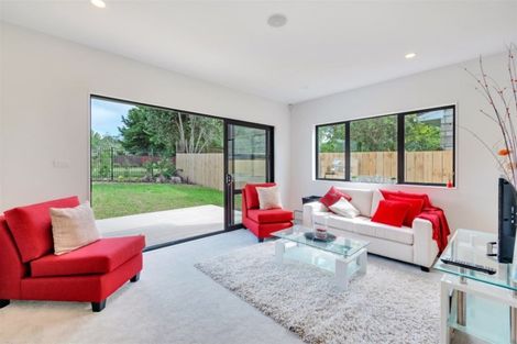Photo of property in 5a Woodside Road, Massey, Auckland, 0614