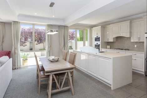 Photo of property in 152 Merivale Lane, Merivale, Christchurch, 8014