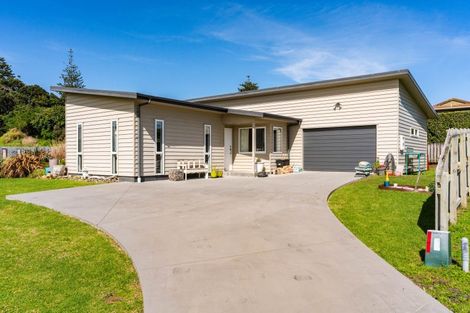Photo of property in 11 Sunset Drive, Baylys Beach, Dargaville, 0377