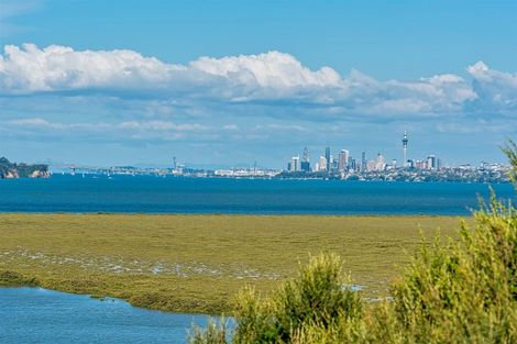 Photo of property in 215 West Harbour Drive, West Harbour, Auckland, 0618