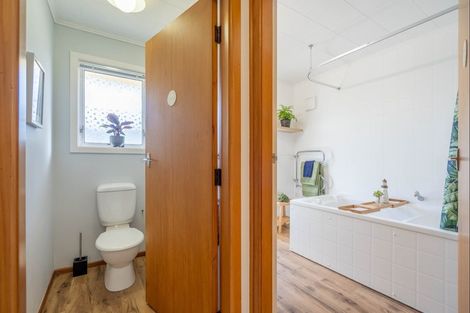 Photo of property in 67 Queens Road, Waikanae Beach, Waikanae, 5036