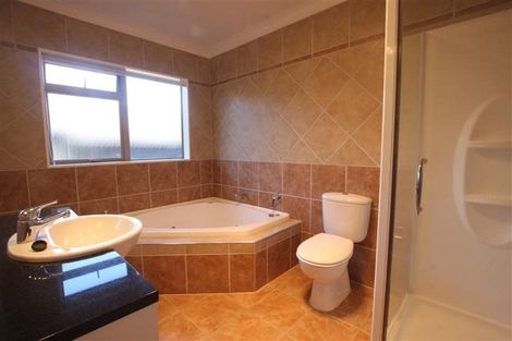 Photo of property in 12 Strundeen Close, Flat Bush, Auckland, 2016