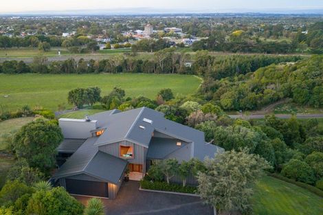 Photo of property in 45 The Strand, Fitzherbert, Palmerston North, 4410