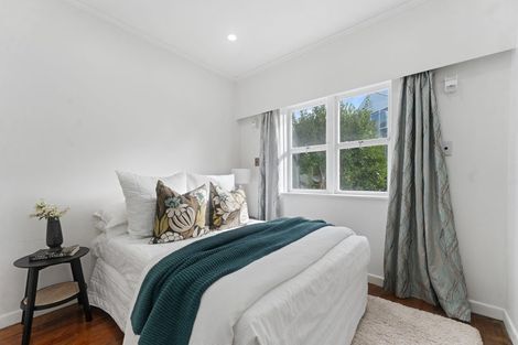 Photo of property in 16 Forrest Hill Road, Forrest Hill, Auckland, 0620