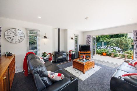 Photo of property in 23 Chilton Grove, Hokowhitu, Palmerston North, 4410