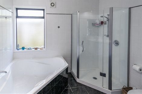 Photo of property in 12 Panorama Avenue, Paihia, 0200