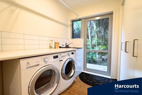 Photo of property in 296 Motutara Road, Muriwai, Waimauku, 0881